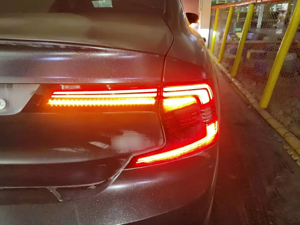 Volvo S90 — фото 24