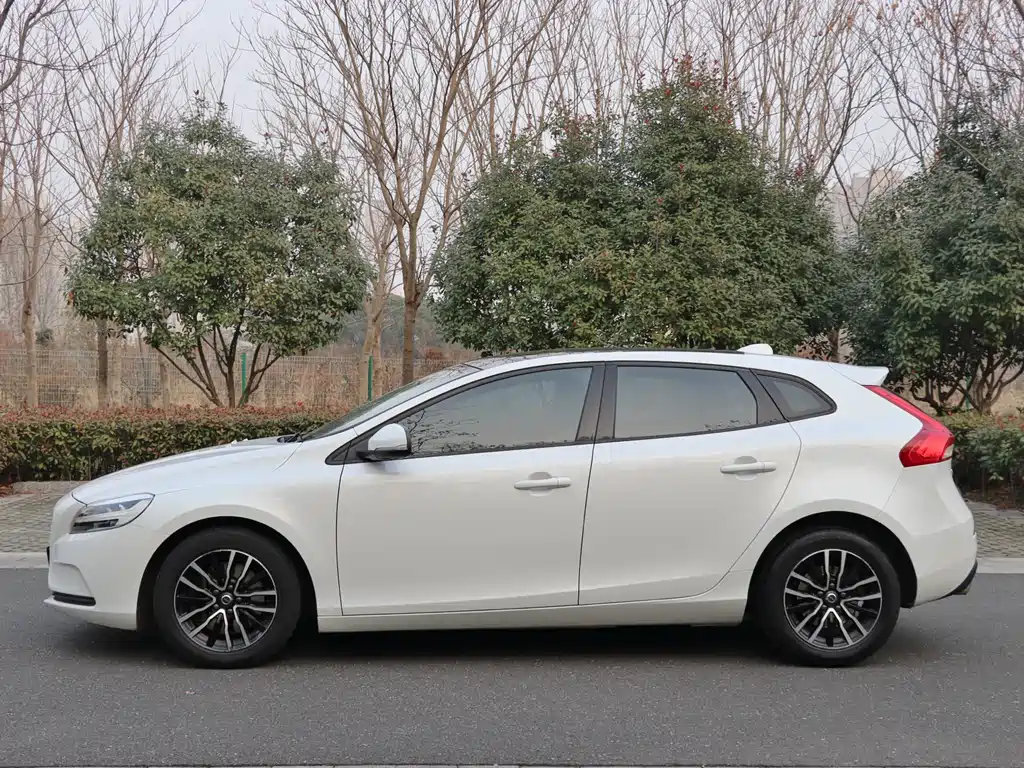 Volvo V40 — фото 4