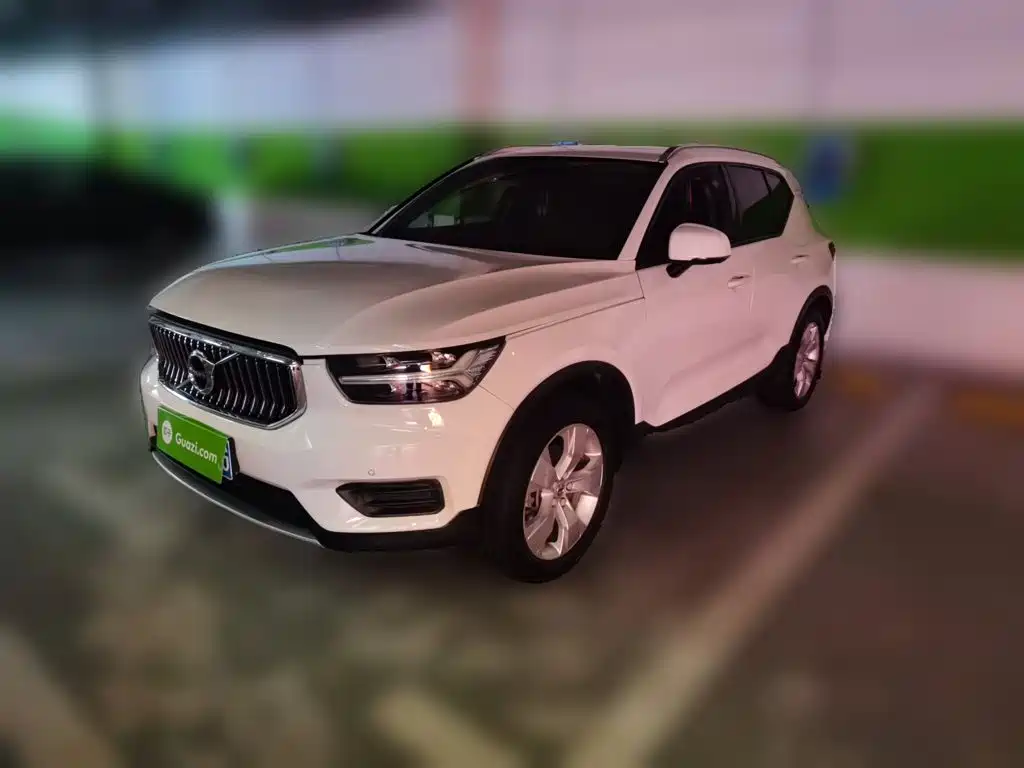 Volvo XC40 — фото 2