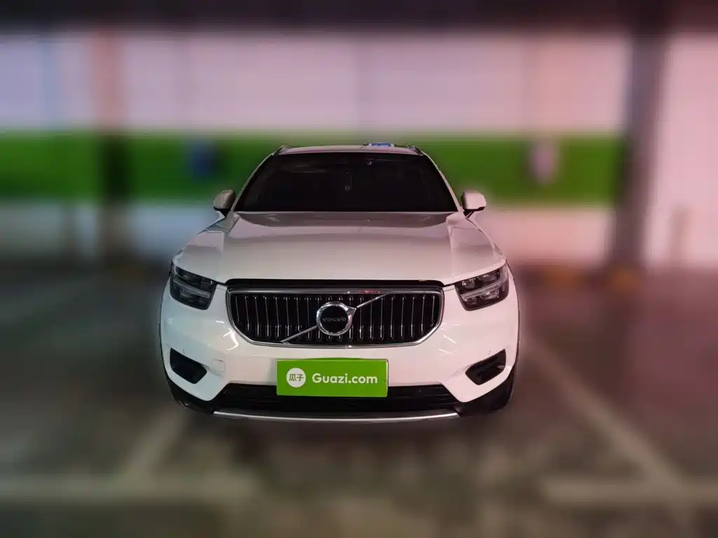 Volvo XC40 — фото 24