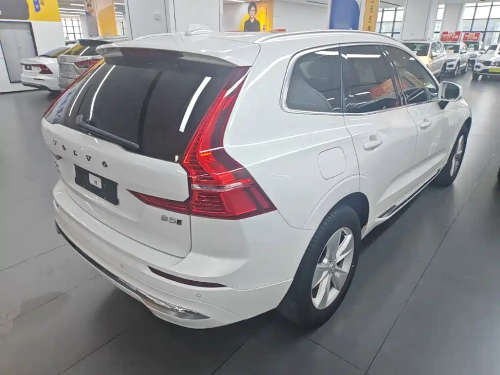 Volvo XC60 — фото 7