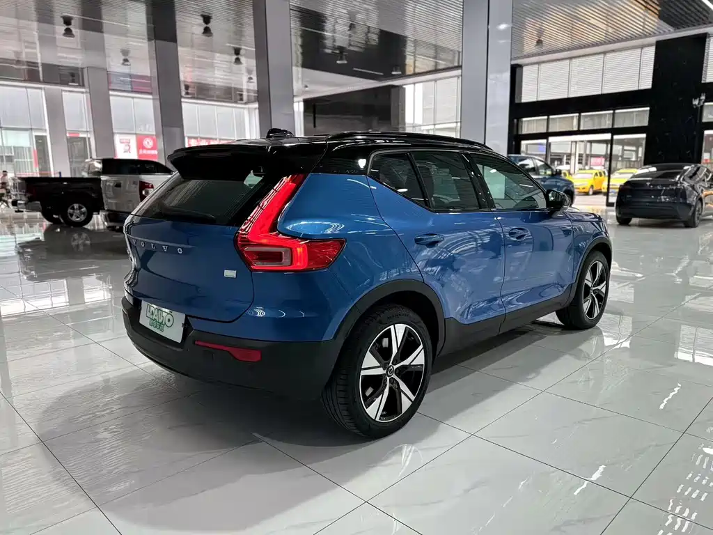 Volvo XC40 NEV — фото 9
