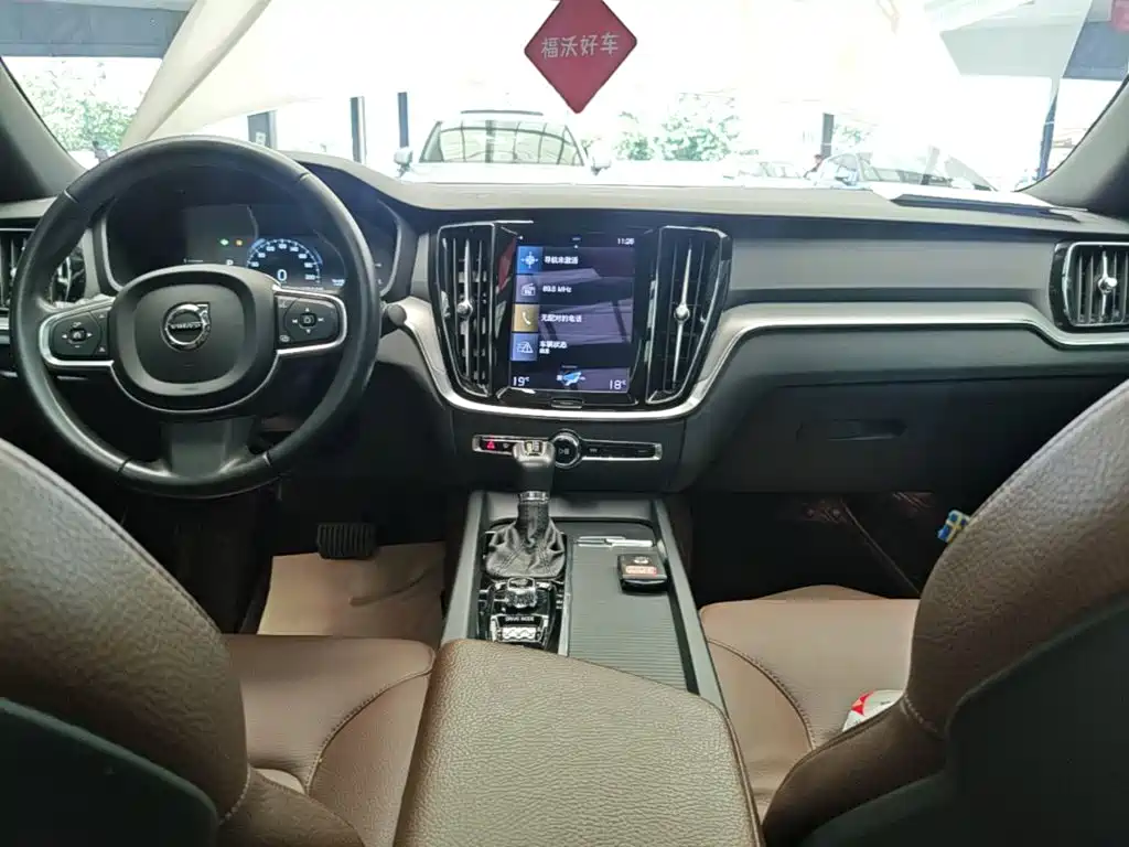 Volvo S60 — фото 13