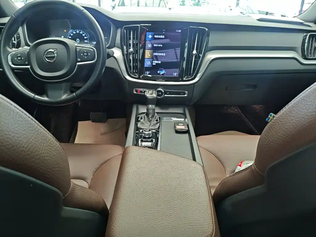 Volvo S60 — фото 14