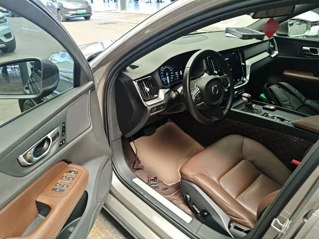 Volvo S60 — фото 16