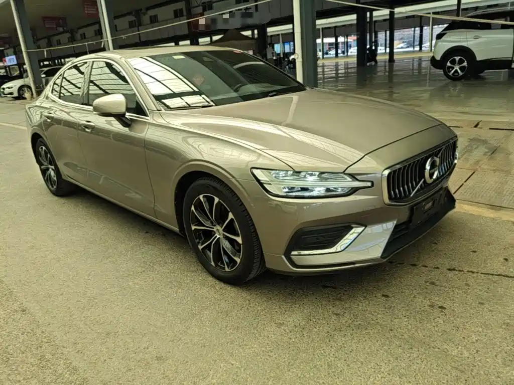 Volvo S60 — фото 4
