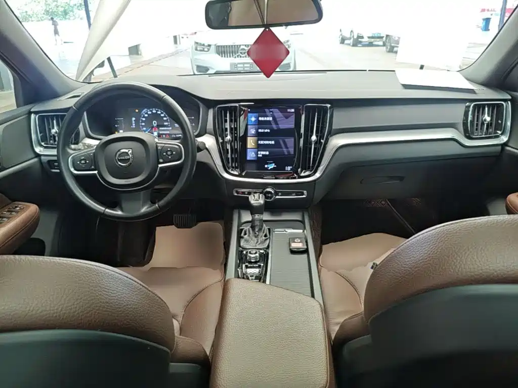Volvo S60 — фото 10