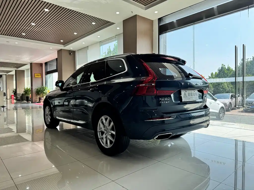 Volvo XC60 — фото 5