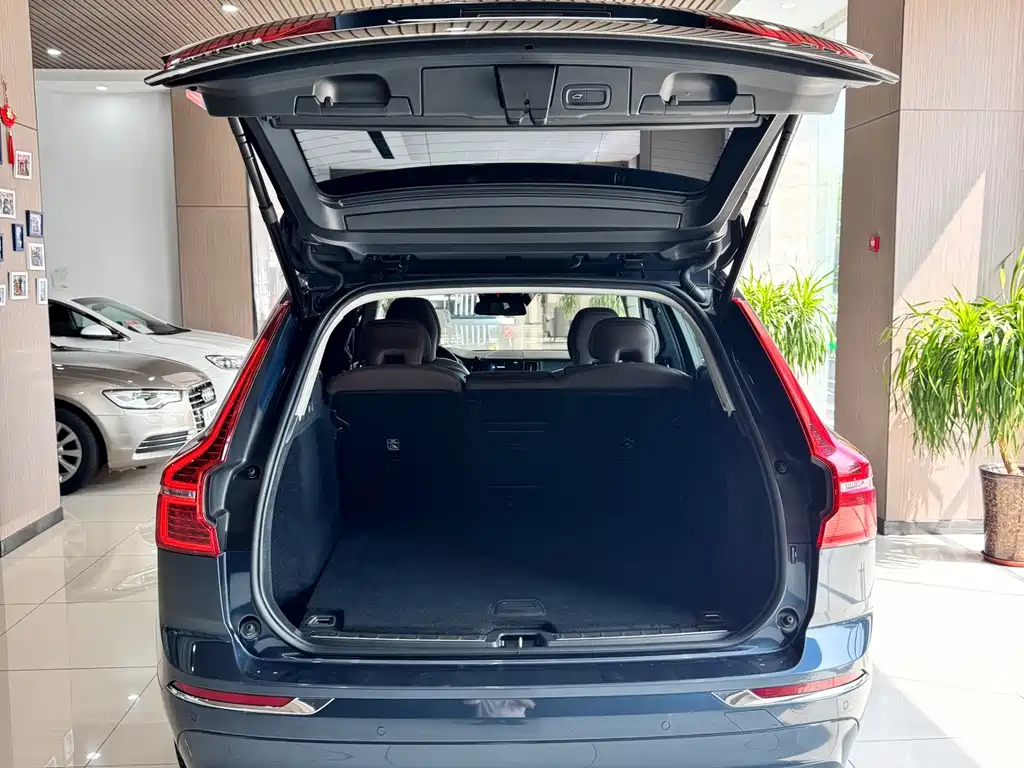 Volvo XC60 — фото 7