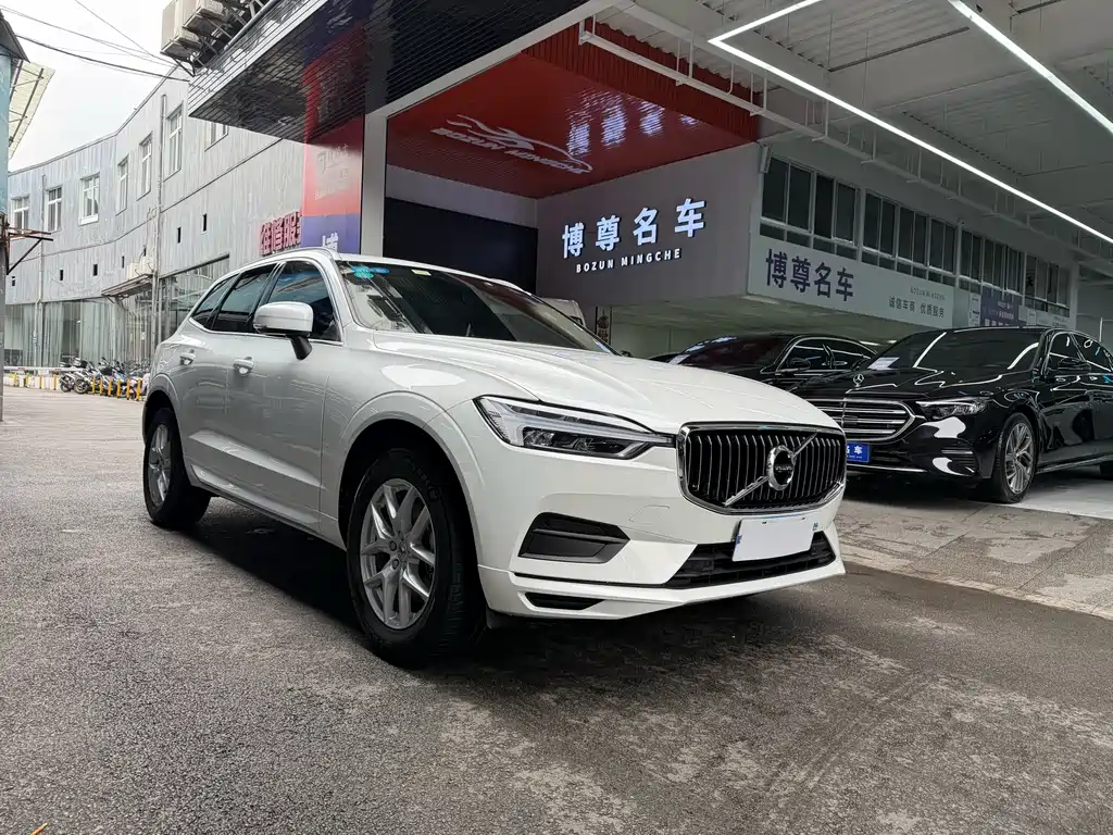 Volvo XC60 — фото 3