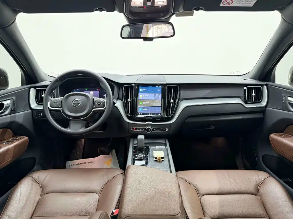Volvo XC60 — фото 13