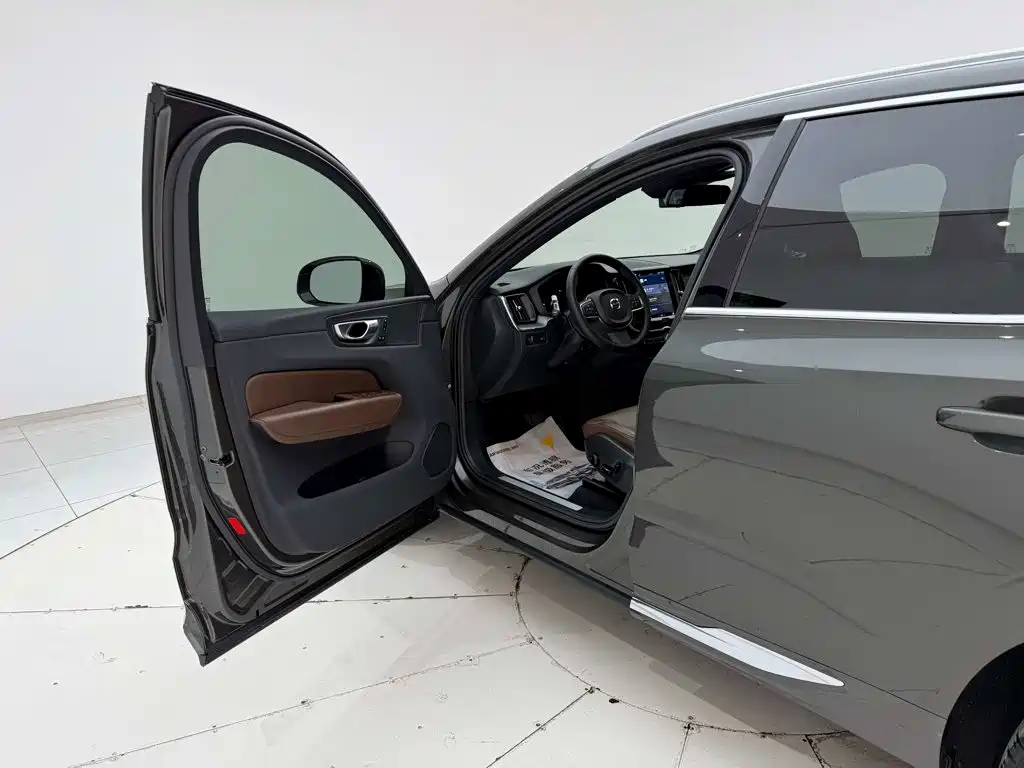Volvo XC60 — фото 23
