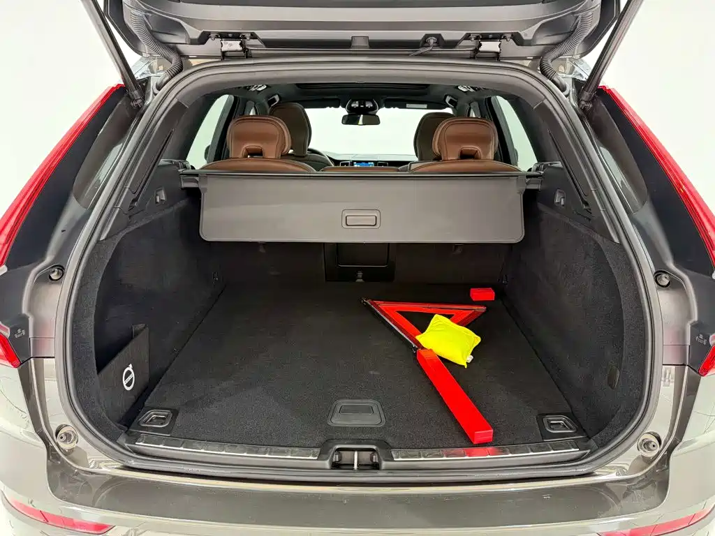 Volvo XC60 — фото 28