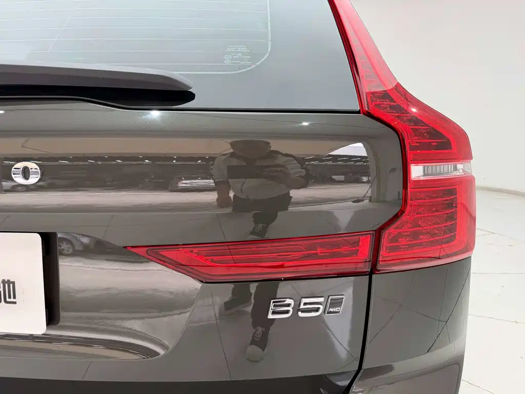 Volvo XC60 — фото 10