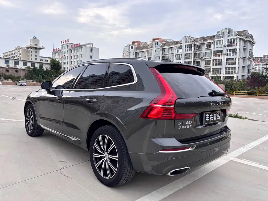 Volvo XC60 — фото 8