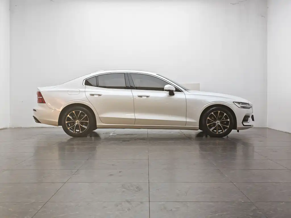 Volvo S60 — фото 10