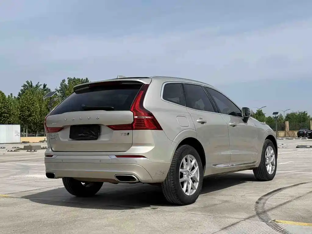 Volvo XC60 — фото 4