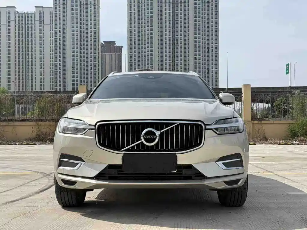 Volvo XC60 — фото 5