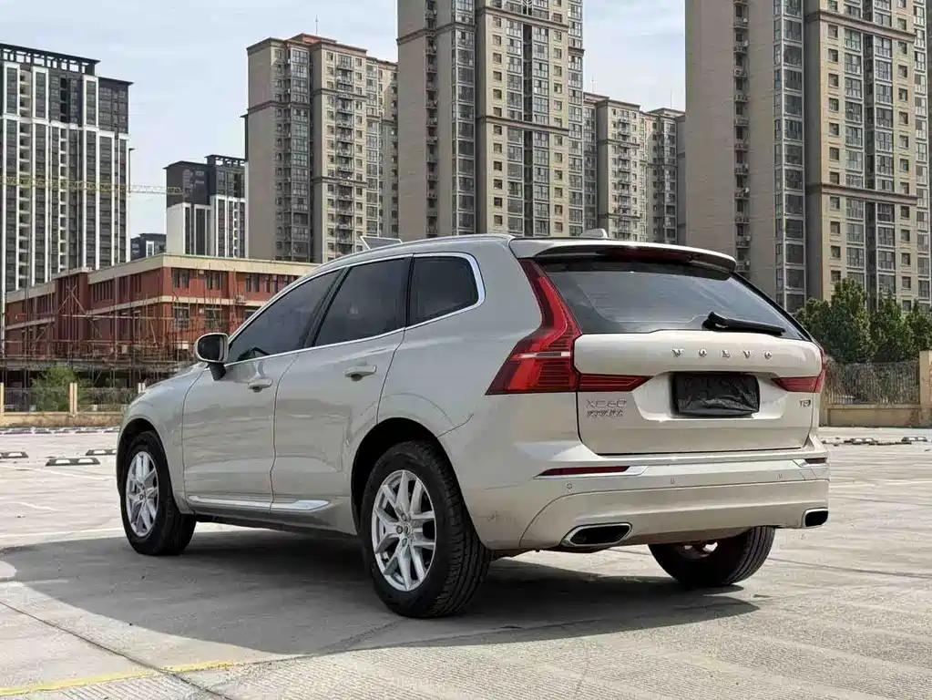 Volvo XC60 — фото 9