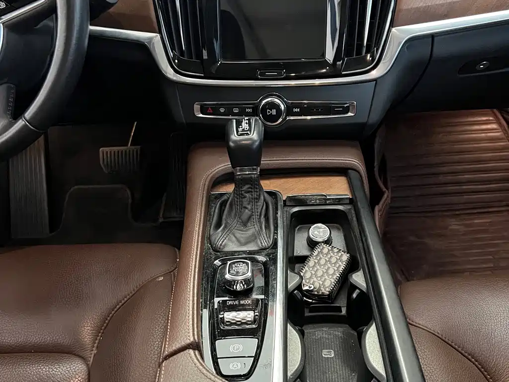 Volvo S90 — фото 9