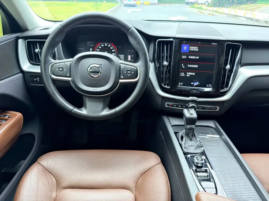 Volvo XC60 — фото 14