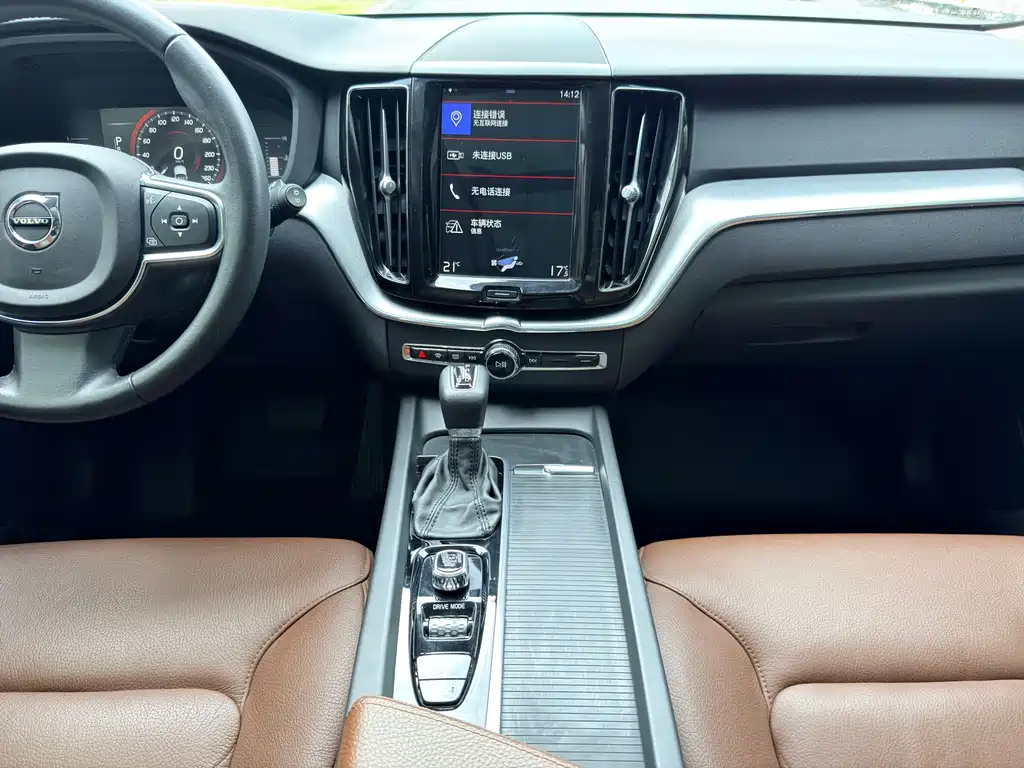 Volvo XC60 — фото 18