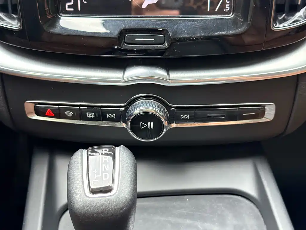 Volvo XC60 — фото 20