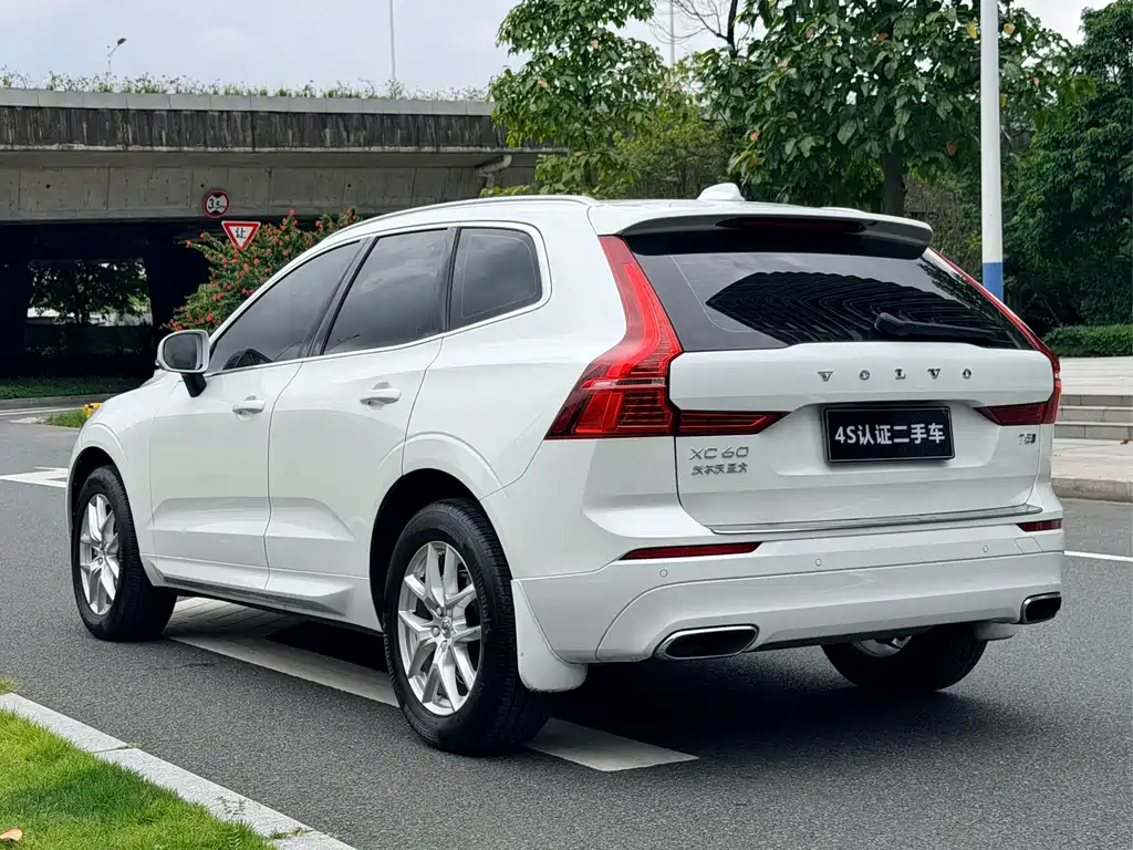 Volvo XC60 — фото 4