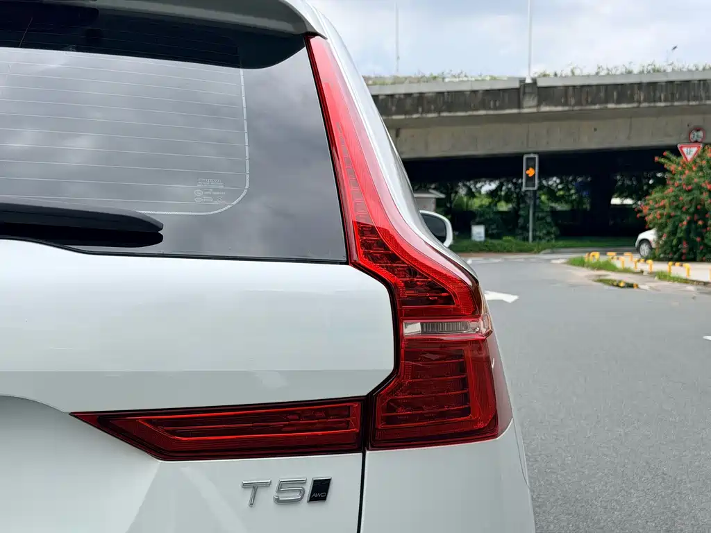Volvo XC60 — фото 35