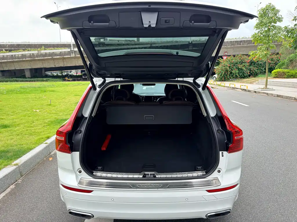 Volvo XC60 — фото 37