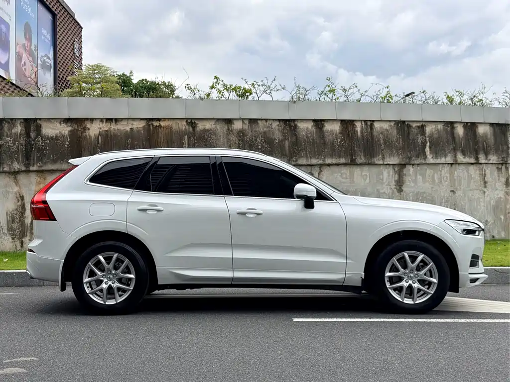 Volvo XC60 — фото 7