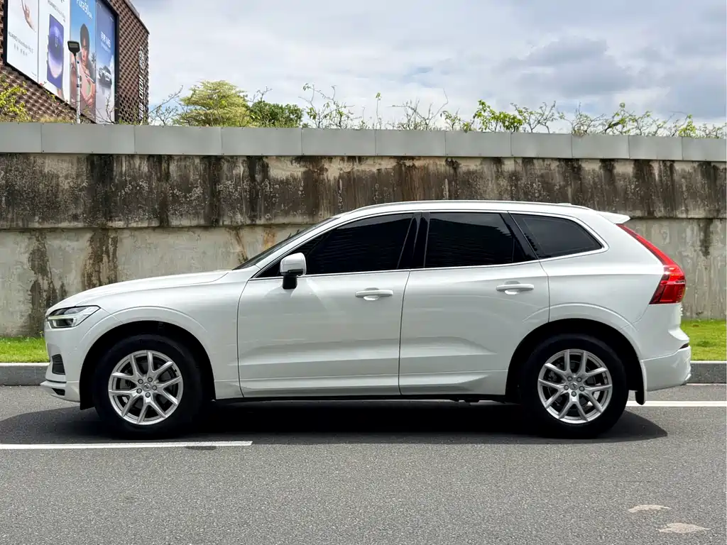 Volvo XC60 — фото 8