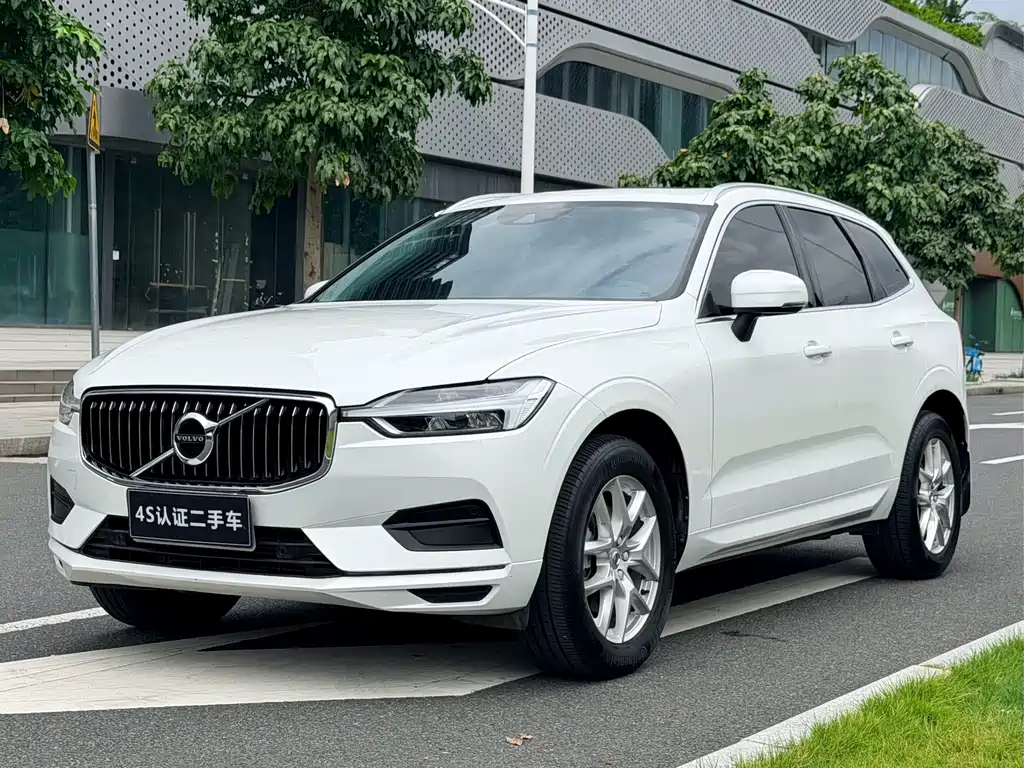 Volvo XC60 — фото 1