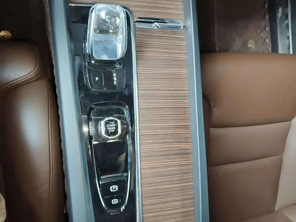 Volvo XC60 — фото 14