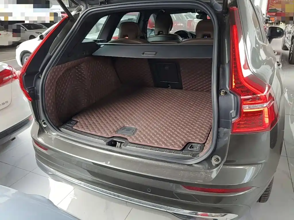 Volvo XC60 — фото 19