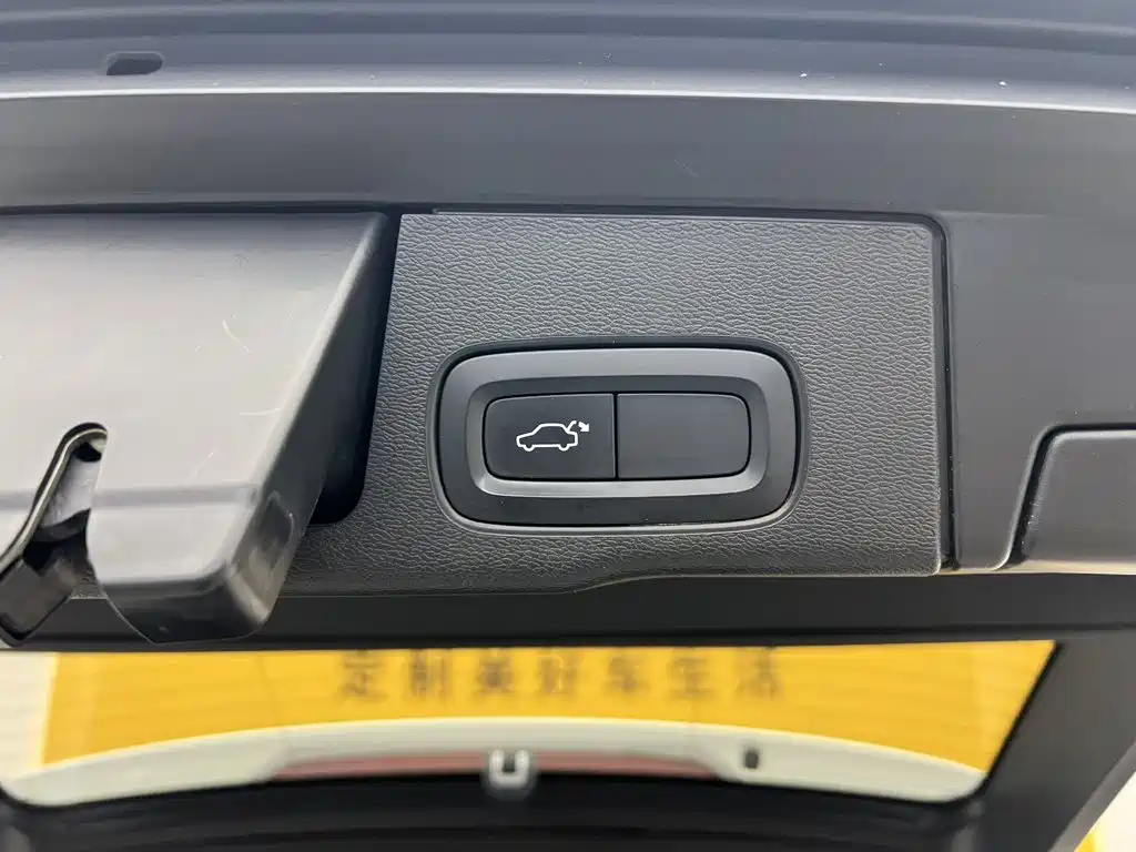 Volvo XC60 — фото 33