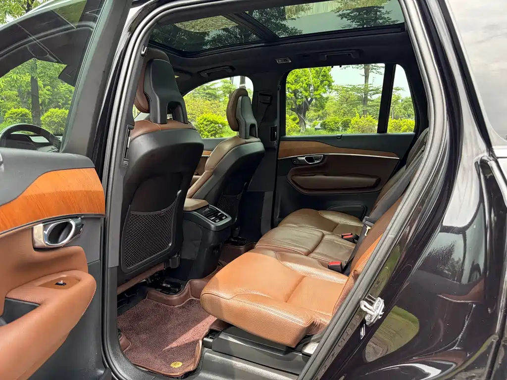 Volvo XC90 — фото 10