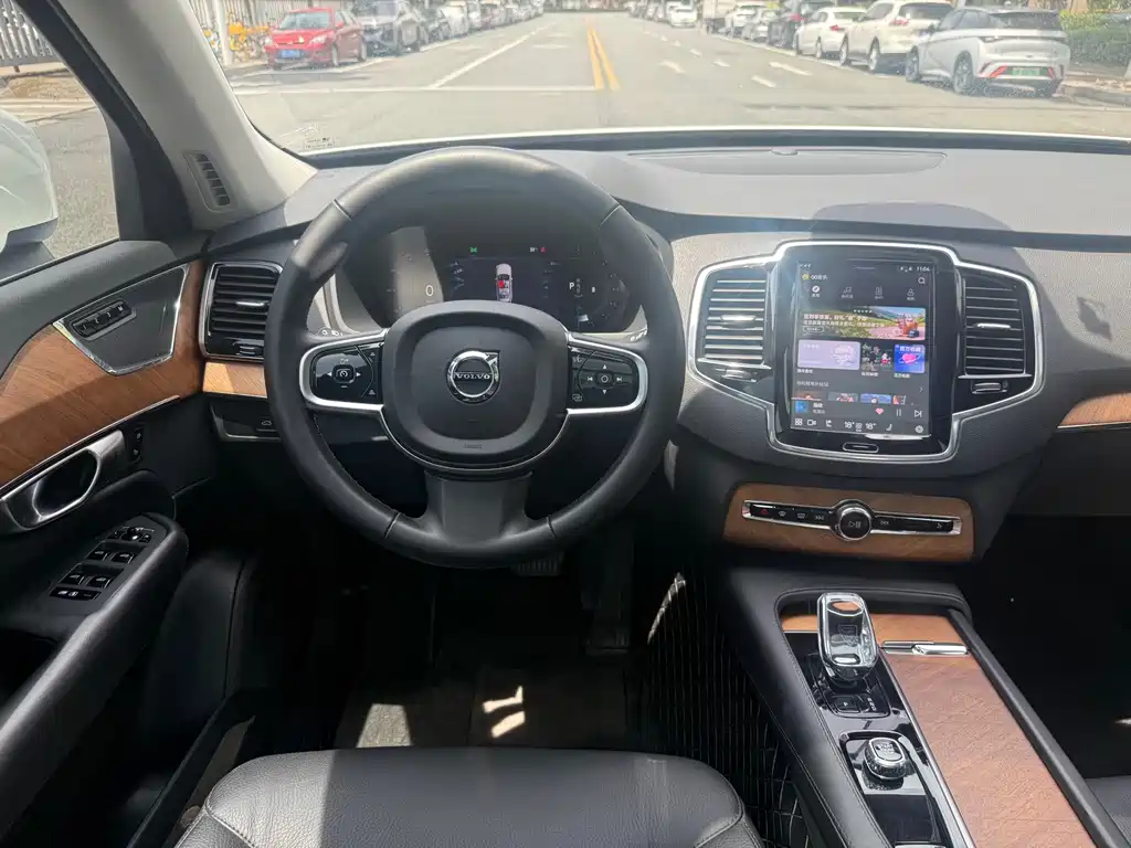 Volvo XC90 — фото 14
