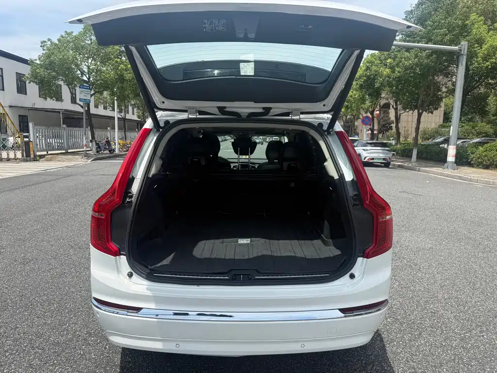 Volvo XC90 — фото 17