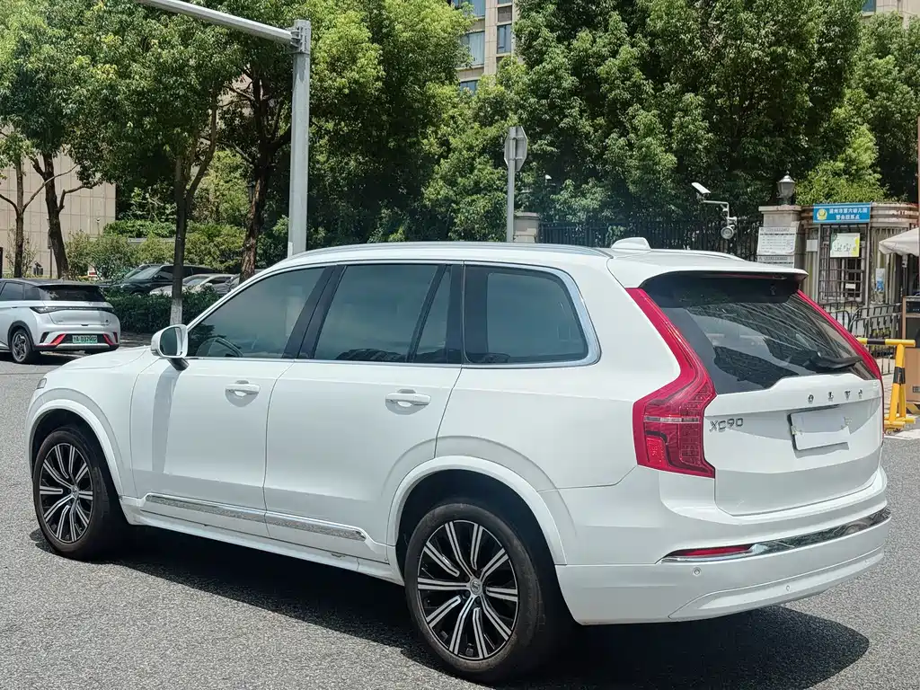 Volvo XC90 — фото 5