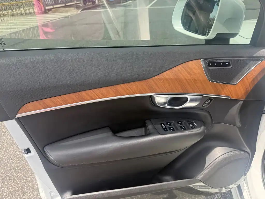 Volvo XC90 — фото 10