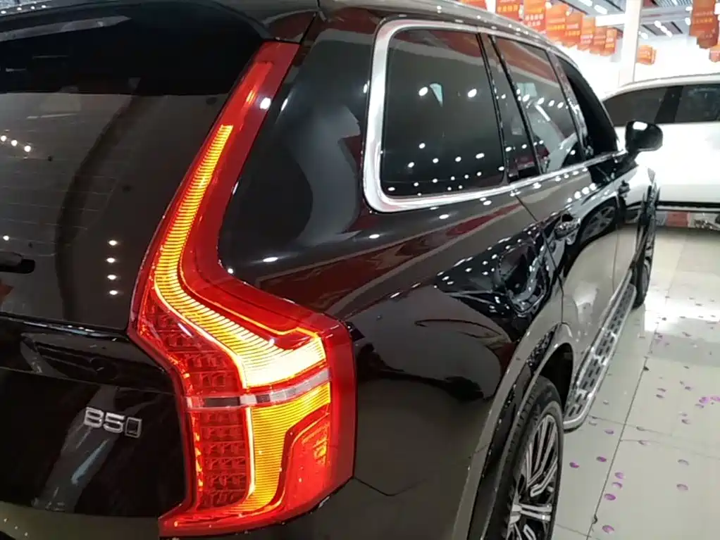Volvo XC90 — фото 8