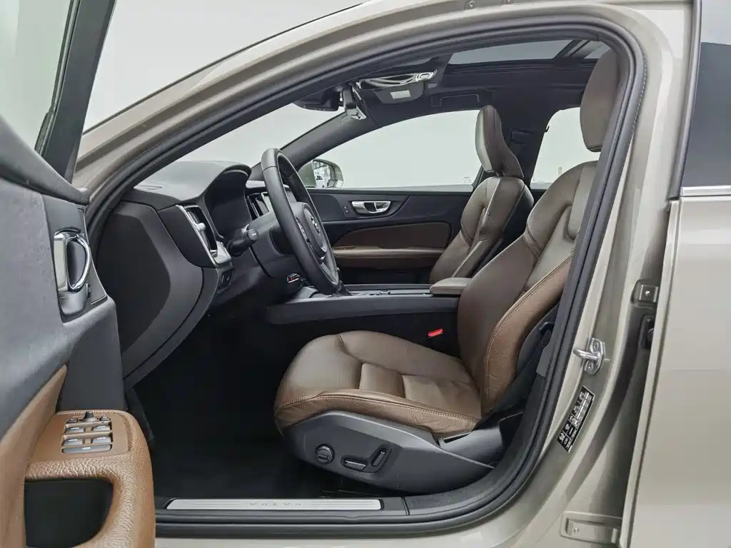 Volvo S60 — фото 10