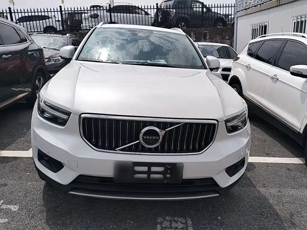 Volvo XC40 — фото 3