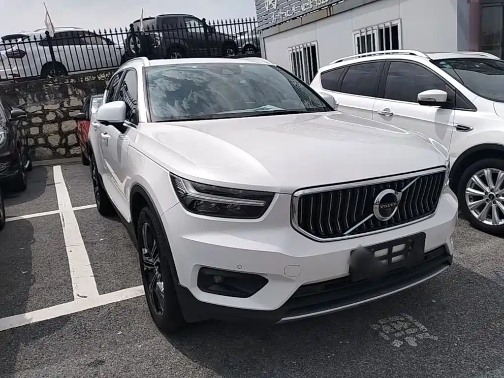 Volvo XC40 — фото 4
