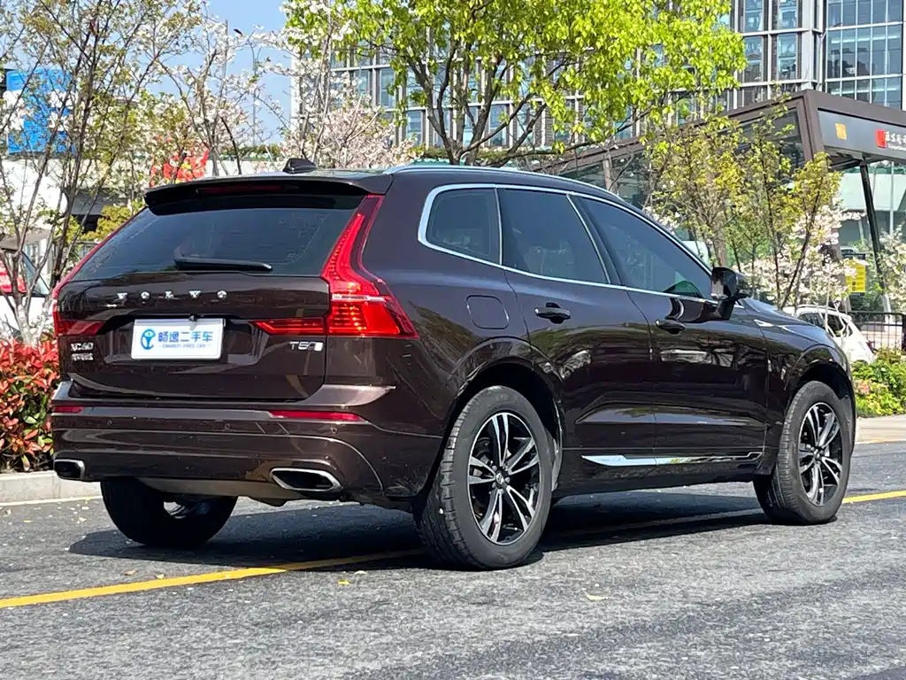 Volvo XC60 — фото 3