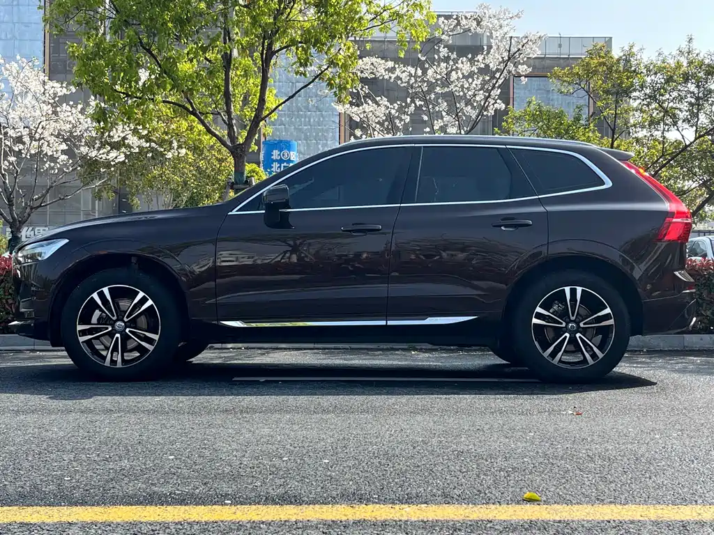 Volvo XC60 — фото 5