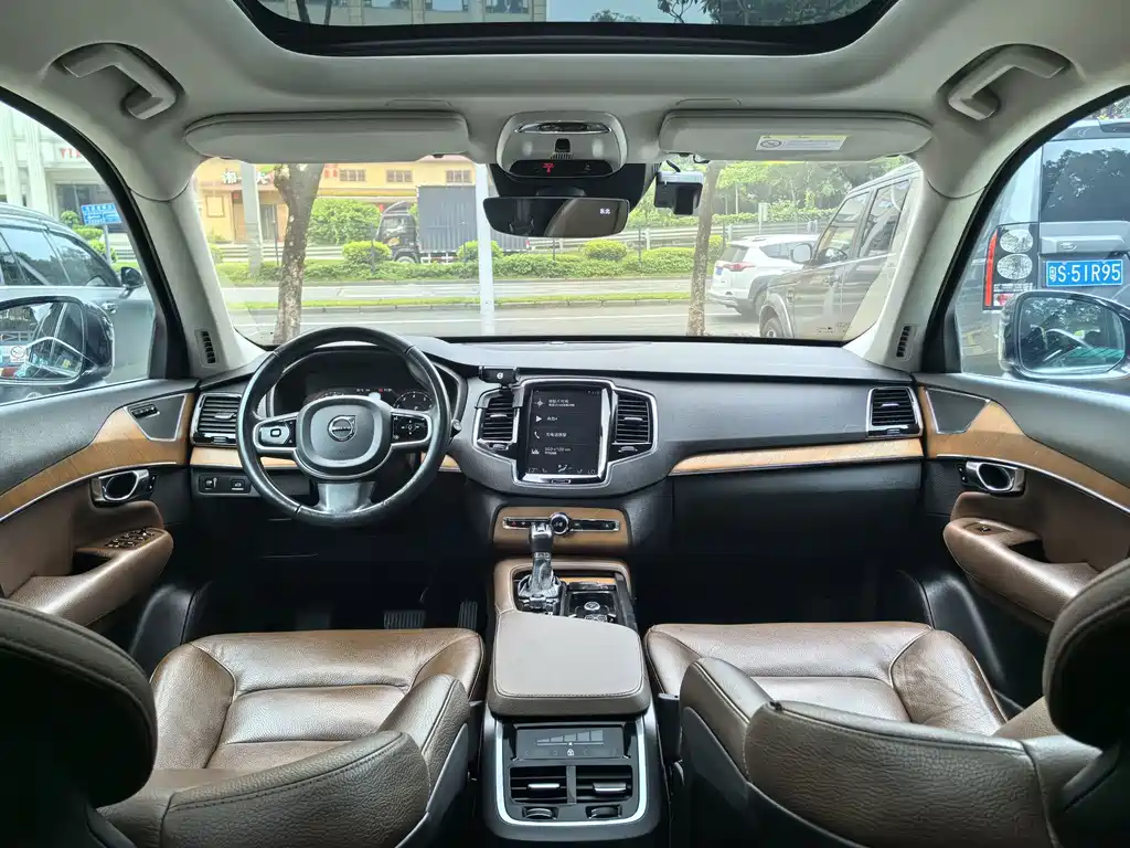 Volvo XC90 — фото 8