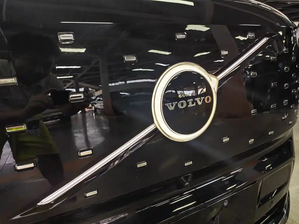 Volvo EM90 — фото 17