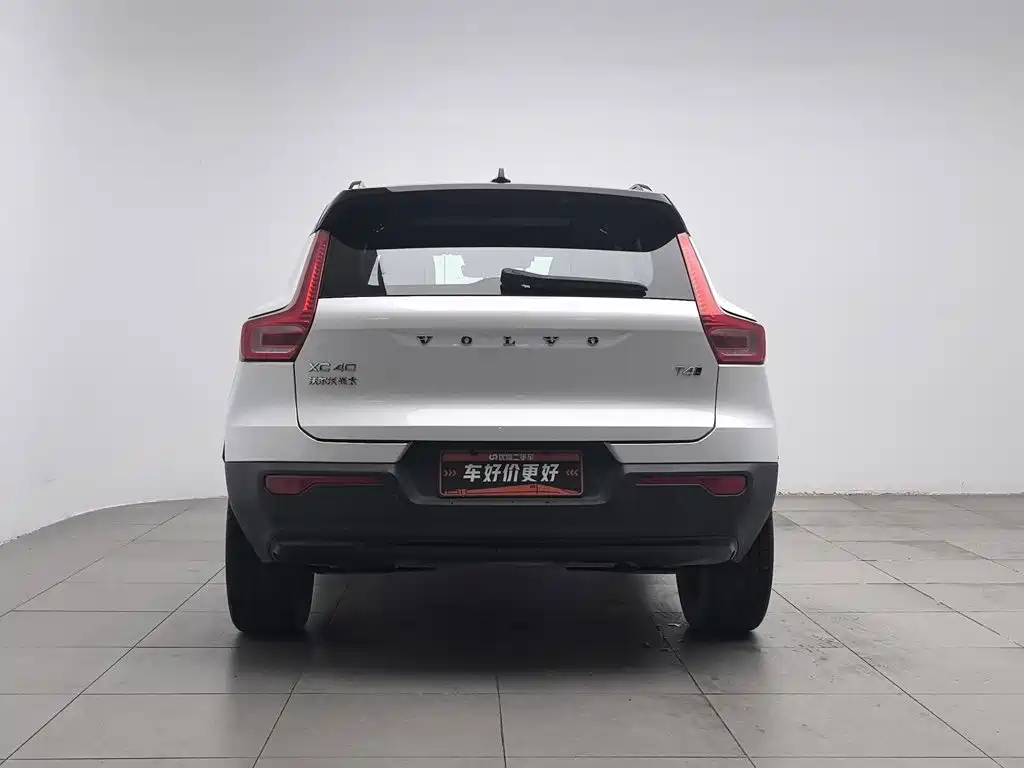 Volvo XC40 — фото 4